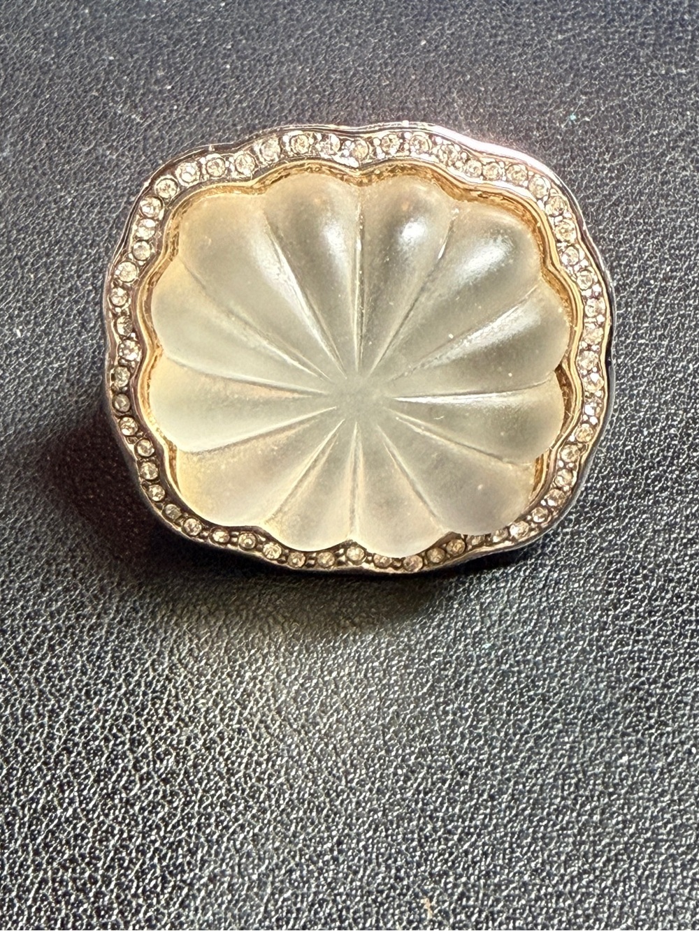 90s Vintage Kenneth Jay Lane KJL Lucite Fluted Hammered Cocktail Ring Size 8.5